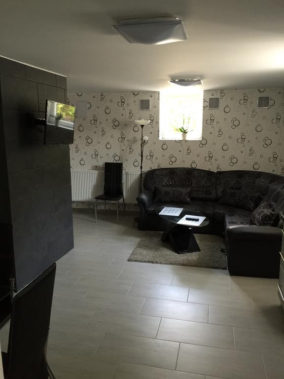 Varkerulet Apartman Sarvar Exterior photo