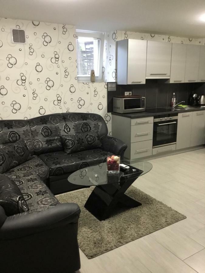 Varkerulet Apartman Sarvar Exterior photo